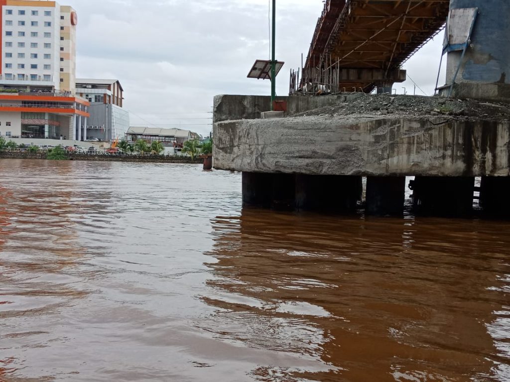 Pilar Jembatan Mahakam Ditabrak Tongkang Lagi Niagaasia 