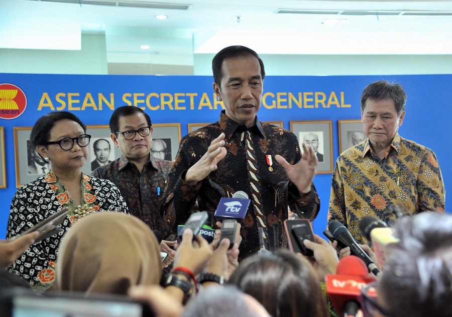 Dorong Industri Presiden Jokowi  Teken Perpres Mobil  