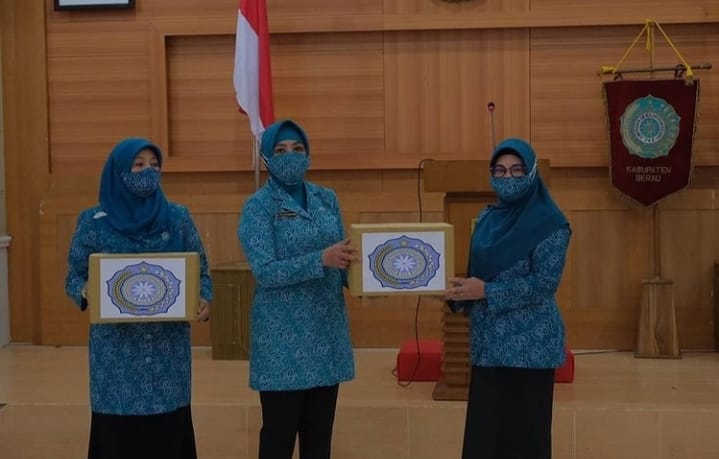 Kunker ke Berau, Ketua TP PKK Pusat Serahkan Bantuan Masker – Niaga.Asia