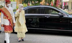 Pimpin Upacara di Istana Merdeka, Presiden Jokowi Kenakan Pakaian Adat Lampung