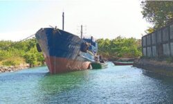 Kapal Asal Hong Kong Melanggar Aturan Berlayar di Papua Barat