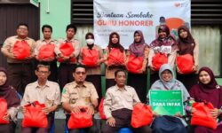 Paket Sembako, Tanda Cinta kepada Honorer di Samarinda dari Donatur Rumah Zakat