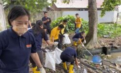 Kumpulkan 700 Kg Sampah di Sungai Mahakam Tandai Peresmian Toko ke-800 MR DIY di Samarinda