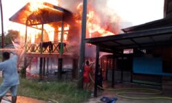 Rumah Singgah Milik Desa Sanal di Mansalong Dibakar WL