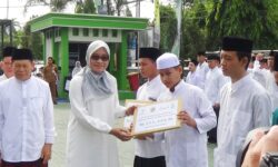 100 Santri di Samarinda Dapat Bantuan Rp 50 Juta, Kantin Sekolah Dapat Sertifikat Halal