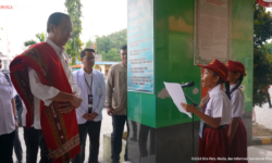 Momen Jokowi Disambut dengan Puisi Dua Murid SD di Sumba Barat