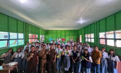 Pelajar SMAN 1 Long Apari Ikuti Kegiatan Penyuluhan Hukum Kejati Kaltim