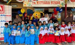 Tingkatkan Literasi Anak, Alfamidi-SGM Eksplor Salurkan Buku ke Sekolah di Samarinda