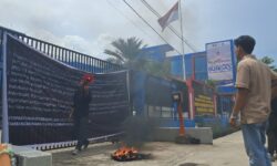 Puluhan Mahasiswa Peduli Kaltim Seruduk KSOP Samarinda, Suarakan 4 Tuntutan Ini