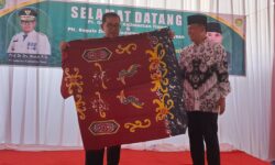 Akmal Malik Kagum Siswa SMAN 5 Samarinda Bisa Bikin Seragam Batik Sendiri