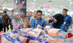 Sidak, Wali Kota Balikpapan Pastikan Keamanan Produk Makanan Jelang Natal